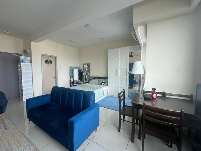 Kediaman Servis untuk Dijual di Flexis @ One South - Yong Quan - Living Room - PropertyGuru.com.my