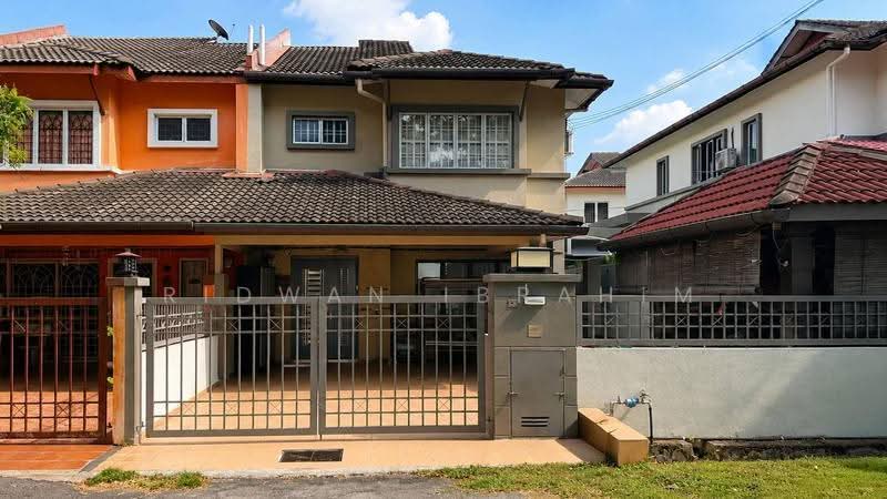 2-storey Terraced House for Sale in Prima Saujana (Kajang) - Ridwan Ibrahim - Exterior - PropertyGuru.com.my