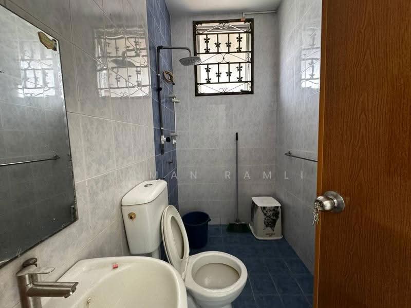 Semi-Detached House for Sale in Bandar Baru Bangi (Selangor) - Luqman Ramli - Bathroom - PropertyGuru.com.my