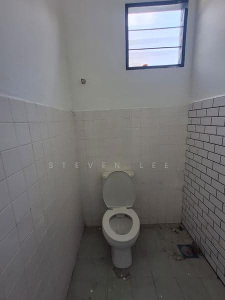 2-storey Terraced House for Sale in (Bukit Sentosa 2) Seksyen Bs2 (Serendah) - Steven Lee - Bathroom - PropertyGuru.com.my