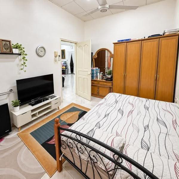 1-storey Terraced House for Sale in Taman Daya (Johor Bahru) - Sufi Norman - Bedroom - PropertyGuru.com.my