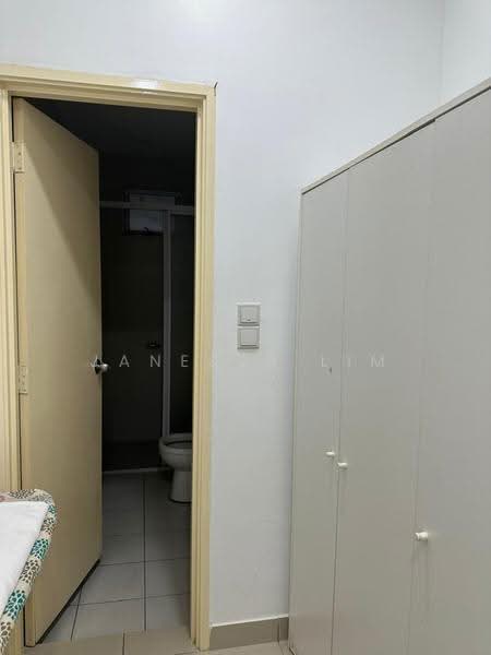 Kediaman Servis untuk Dijual di Meridin Bayvue Serviced Apartment - Janessa Lim - Bathroom - PropertyGuru.com.my