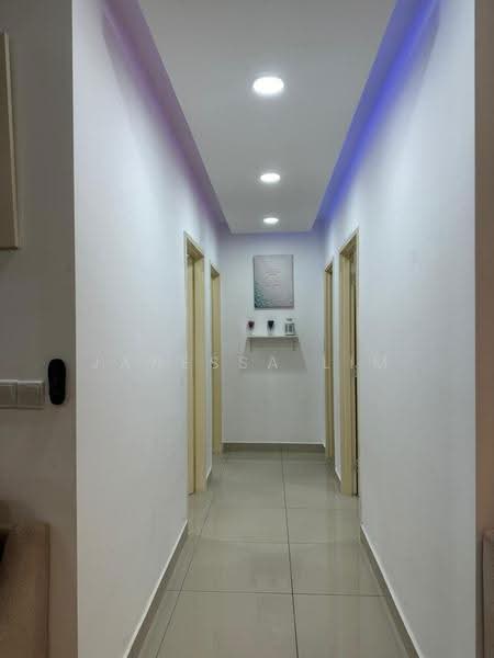 Kediaman Servis untuk Dijual di Meridin Bayvue Serviced Apartment - Janessa Lim - Corridor - PropertyGuru.com.my