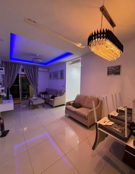 Kediaman Servis untuk Dijual di Meridin Bayvue Serviced Apartment - Janessa Lim - Living Room - PropertyGuru.com.my