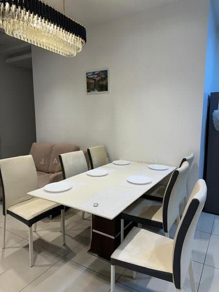 Kediaman Servis untuk Dijual di Meridin Bayvue Serviced Apartment - Janessa Lim - Dining Room - PropertyGuru.com.my