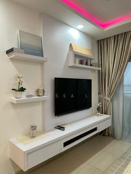 Kediaman Servis untuk Dijual di Meridin Bayvue Serviced Apartment - Janessa Lim - Living Room - PropertyGuru.com.my