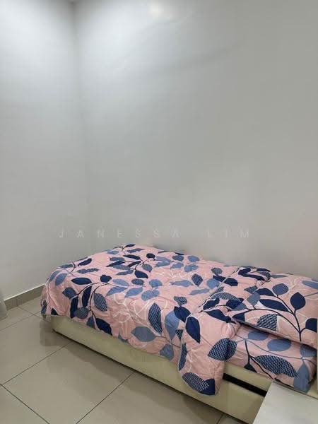 Kediaman Servis untuk Dijual di Meridin Bayvue Serviced Apartment - Janessa Lim - Bedroom - PropertyGuru.com.my
