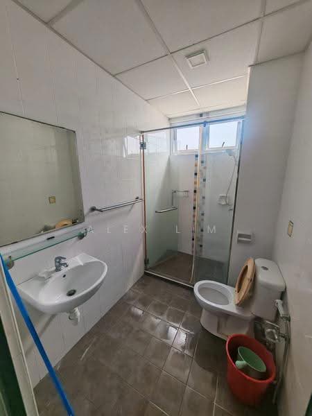 Kondominium untuk Disewa di Bayswater Resort Condominium - Alex Lim - Bathroom - PropertyGuru.com.my