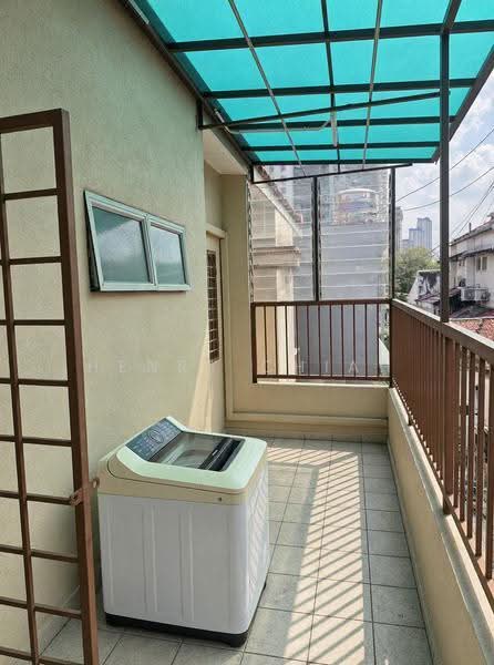 Rumah Teres 2-Tingkat untuk Dijual di Taman Sri Endah (Sri Petaling) - Henry Chiah - Balcony - PropertyGuru.com.my