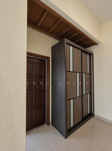 Rumah Teres 2-Tingkat untuk Dijual di Taman Sri Endah (Sri Petaling) - Henry Chiah - Entrance - PropertyGuru.com.my