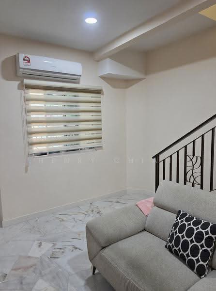 Rumah Teres 2-Tingkat untuk Dijual di Taman Sri Endah (Sri Petaling) - Henry Chiah - Living Room - PropertyGuru.com.my