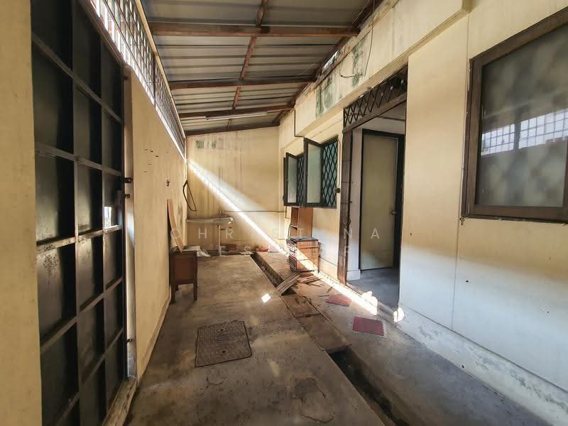 2-storey Terraced House for Sale in SS2 (Petaling Jaya) - Christina Lesslar - Backyard - PropertyGuru.com.my