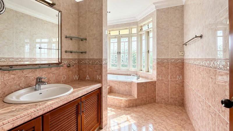 Bungalow House for Sale in Taman Tun Dr Ismail (Kuala Lumpur) - Ridwan Ibrahim - Bathroom - PropertyGuru.com.my