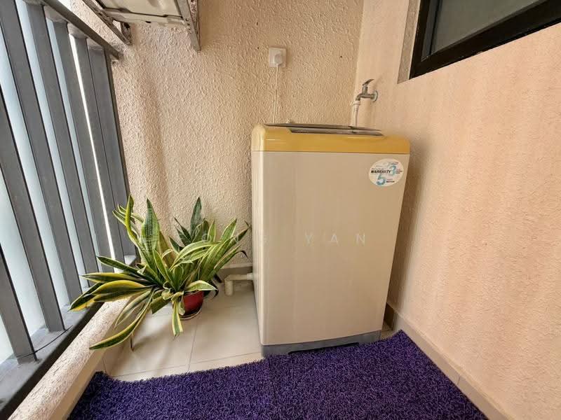 Kediaman Servis untuk Disewa di EDUSENTRAL - Fong Yan - Balcony - PropertyGuru.com.my