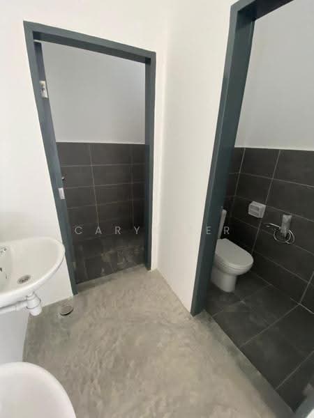 Terrace Factory for Sale in Senai (Johor) - Caryn Ter - Bathroom - PropertyGuru.com.my
