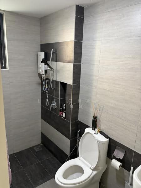 Kondominium untuk Disewa di Aster Residence - Lee Chan Sing - Bathroom - PropertyGuru.com.my