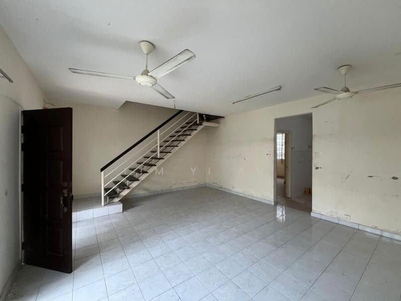 2-storey Terraced House for Sale in Sunway Tunas (Bayan Baru) - Lim Yi An - Living Room - PropertyGuru.com.my