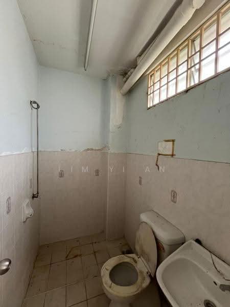 2-storey Terraced House for Sale in Sunway Tunas (Bayan Baru) - Lim Yi An - Bathroom - PropertyGuru.com.my