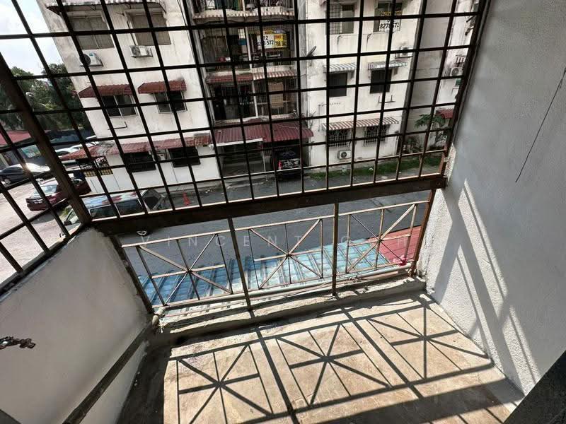 Rumah Flat untuk Dijual di Taman Indah Perdana - Vincent Goh - Balcony - PropertyGuru.com.my