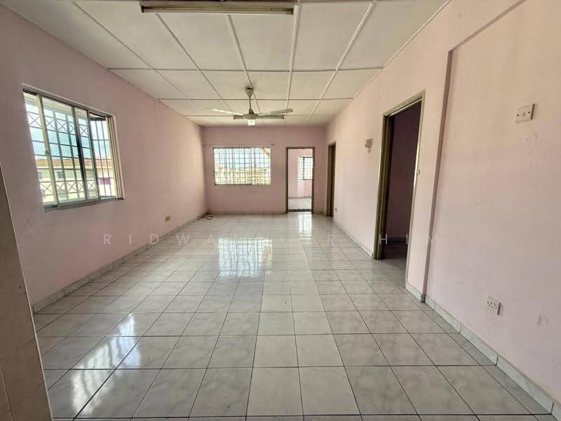 Apartment for Sale at Pangsapuri Subang Suria - Ridwan Ibrahim - Living Room - PropertyGuru.com.my