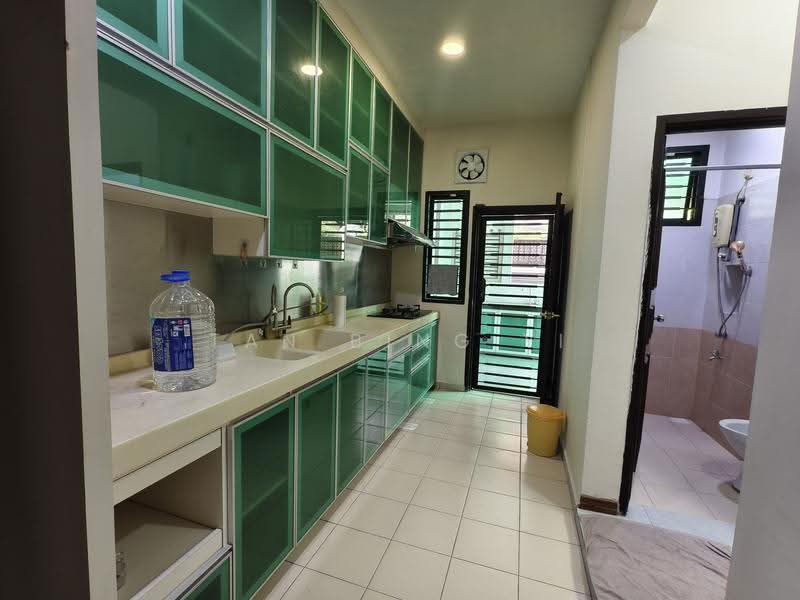 Cluster House for Rent in Austin Heights (Tebrau) - Tan Bing Yi - Kitchen - PropertyGuru.com.my