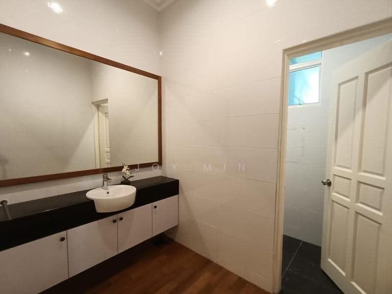 Bungalow House for Sale in Leisure Farm (Gelang Patah) - Joy Min - Bathroom - PropertyGuru.com.my