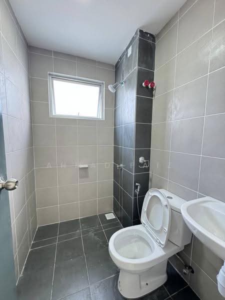 Townhouse for Rent in Dengkil (Selangor) - Ahmad Faiz - Bathroom - PropertyGuru.com.my