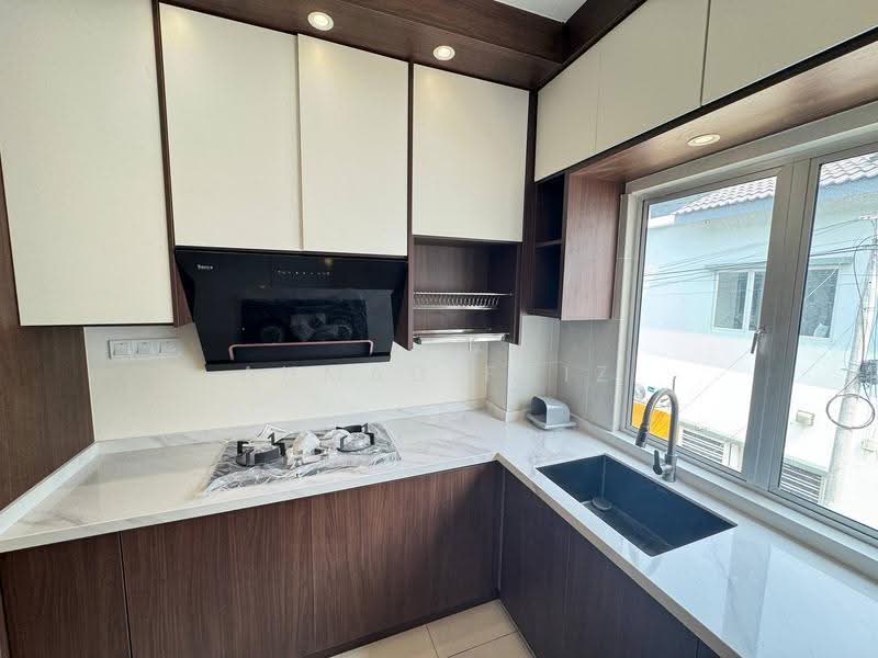 Townhouse for Rent in Dengkil (Selangor) - Ahmad Faiz - Kitchen - PropertyGuru.com.my