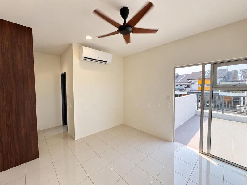 Townhouse for Rent in Dengkil (Selangor) - Ahmad Faiz - Balcony - PropertyGuru.com.my