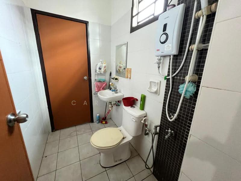 2-storey Terraced House for Sale in Taman Lagenda Putra (Kulai) - Caryn Ter - Bathroom - PropertyGuru.com.my