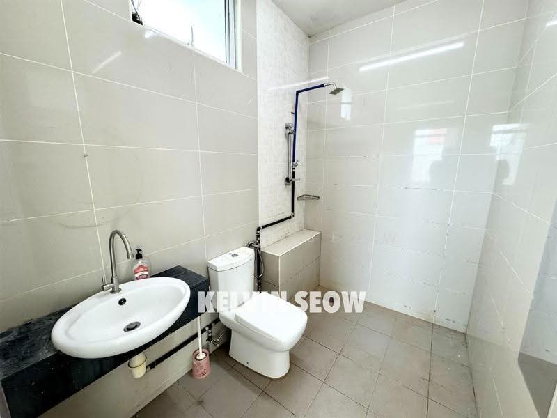 Semi-Detached House for Sale in Taman Prestij (Balik Pulau) - Kelvin Seow - Bathroom - PropertyGuru.com.my