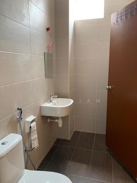 2-storey Terraced House for Sale in Taman Mount Austin (Tebrau) - Tycia Law - Bathroom - PropertyGuru.com.my