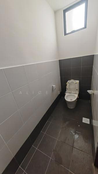 Kedai / Pejabat untuk Disewa di Kota Masai (Pasir Gudang) - Alice San - Bathroom - PropertyGuru.com.my