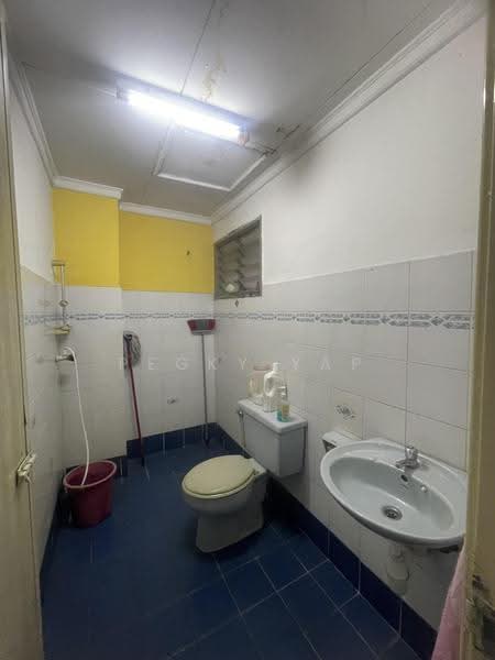 2.5-storey Terraced House for Sale in Bandar Sri Damansara (Selangor) - Pegky Yap - Bathroom - PropertyGuru.com.my