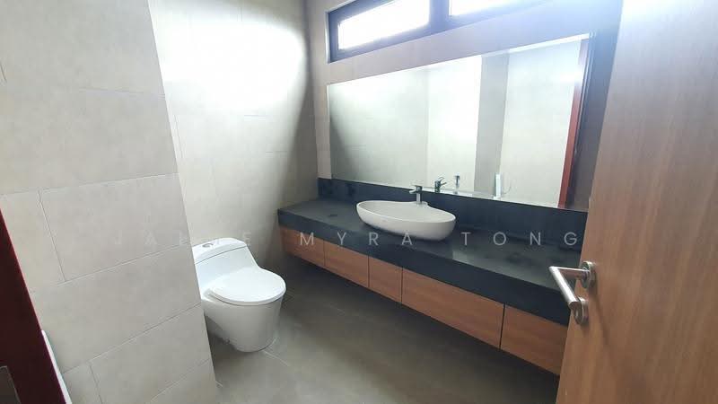 Kondominium untuk Dijual di Harrington Suites - Jaime Myra Tong - Bathroom - PropertyGuru.com.my