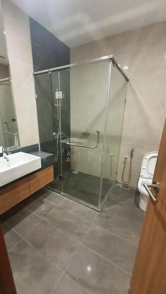 Kondominium untuk Dijual di Harrington Suites - Jaime Myra Tong - Bathroom - PropertyGuru.com.my