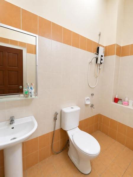 1-storey Terraced House for Sale in Bandar Bukit Raja (Klang) - Ahmad Faiz - Bathroom - PropertyGuru.com.my