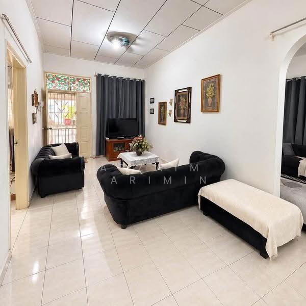 Terraced House for Sale in Taman Daya (Johor Bahru) - Arzaim Barimin - Living Room - PropertyGuru.com.my