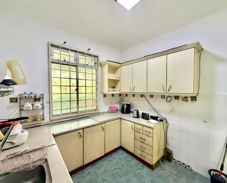 Rumah Teres untuk Dijual di Taman Puteri Wangsa (Ulu Tiram) - Arzaim Barimin - Kitchen - PropertyGuru.com.my