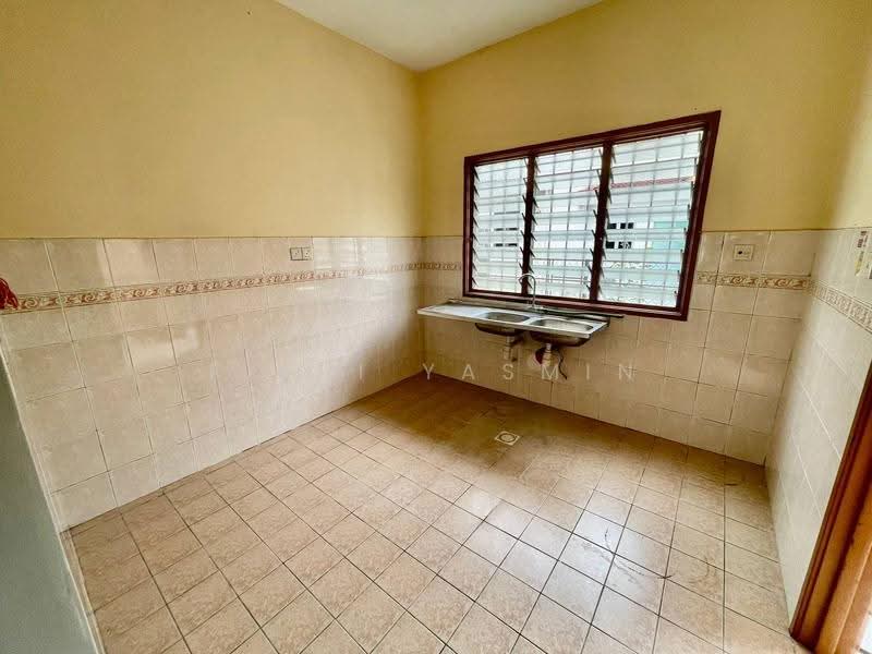 2-storey Terraced House for Sale in Putra Heights (Subang Jaya) - Fikri Yasmin - Kitchen - PropertyGuru.com.my