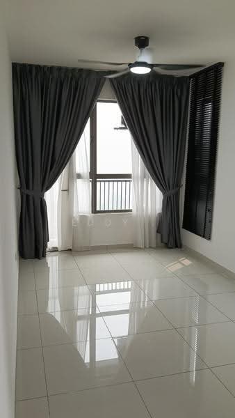 Kediaman Servis untuk Disewa di Kenwingston Platz - Eddy . - Living Room - PropertyGuru.com.my