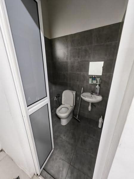 2-storey Terraced House for Rent in Dengkil (Selangor) - Ahmad Faiz - Bathroom - PropertyGuru.com.my