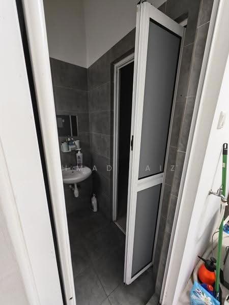 2-storey Terraced House for Rent in Dengkil (Selangor) - Ahmad Faiz - Bathroom - PropertyGuru.com.my