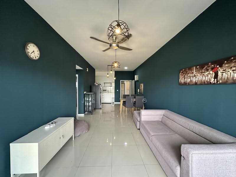 Kediaman Servis untuk Dijual di Suria Residence - Jeff Ng - Living Room - PropertyGuru.com.my