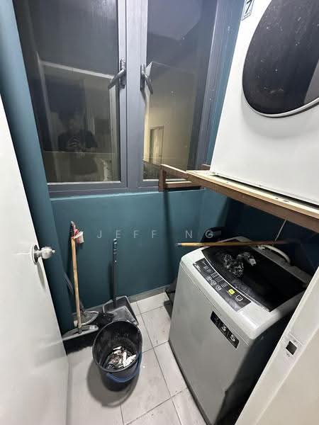 Kediaman Servis untuk Dijual di Suria Residence - Jeff Ng - Balcony - PropertyGuru.com.my