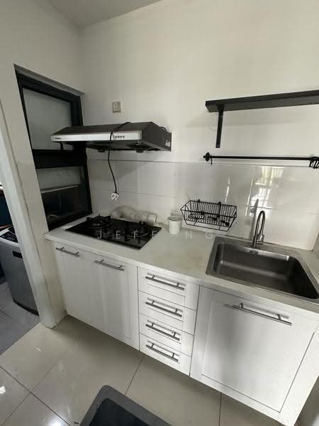 Kediaman Servis untuk Dijual di Suria Residence - Jeff Ng - Kitchen - PropertyGuru.com.my