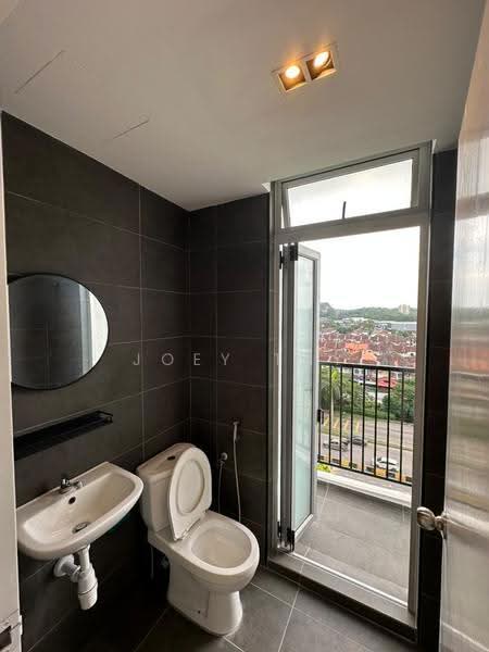 Pangsapuri untuk Disewa di Midas @ Seri Alam - Joey Tay - Bathroom - PropertyGuru.com.my