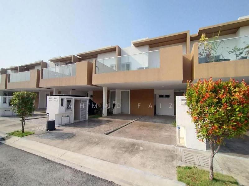 Rumah Bandar untuk Disewa di Dengkil (Selangor) - Ahmad Faiz - Exterior - PropertyGuru.com.my