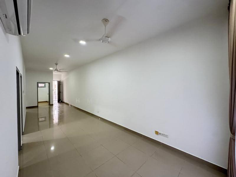 Rumah Bandar untuk Disewa di Dengkil (Selangor) - Ahmad Faiz - Living Room - PropertyGuru.com.my