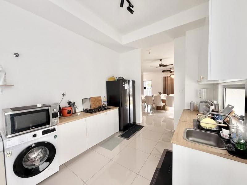 2-storey Terraced House for Sale in Eco Forest (Semenyih) - Alif Saad - Kitchen - PropertyGuru.com.my